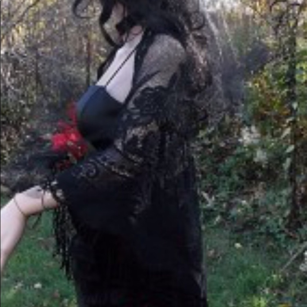 Vampiress Wedding Dress and accessories. Size XS - Picture 7 of 8